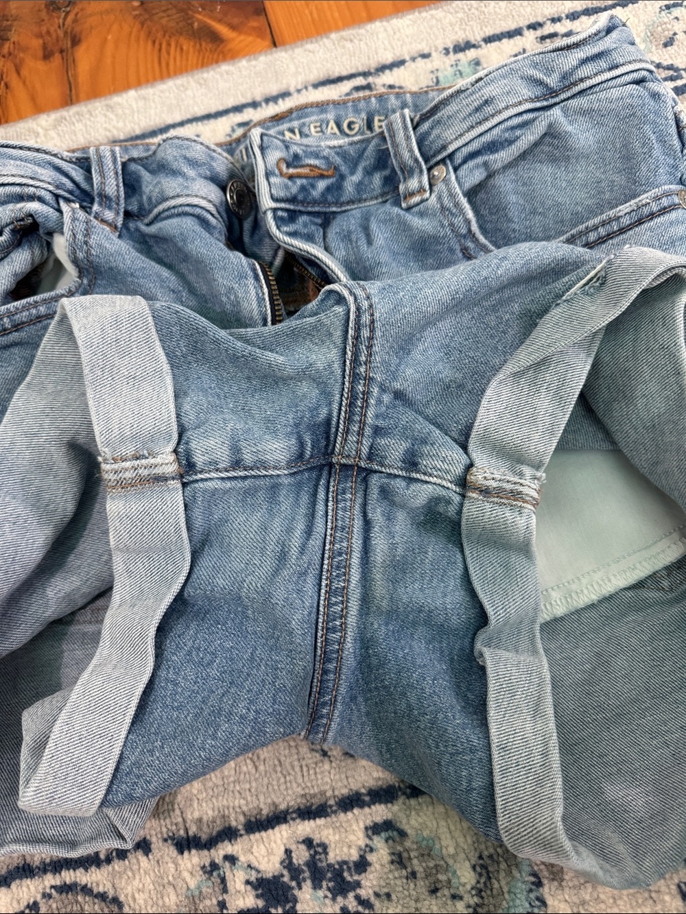 American Eagle Outfitters Medium Blue Boyfriend Denim Mom Jean Shorts - Picture 4 of 4